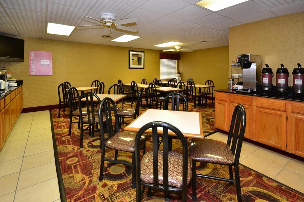 Quality Inn Merriam Kansas City Экстерьер фото