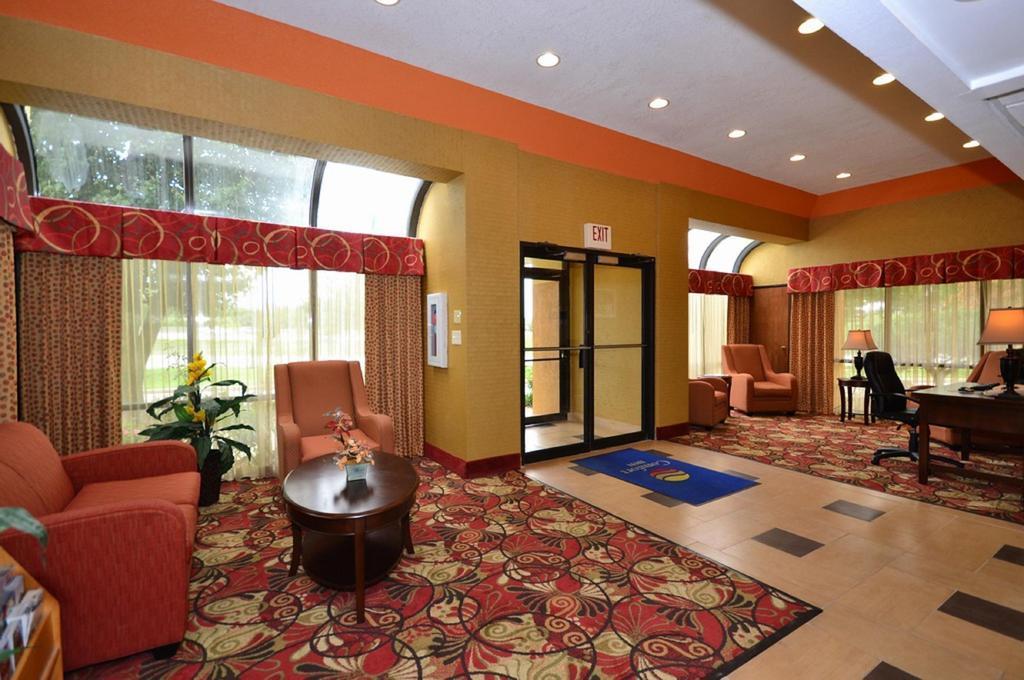 Quality Inn Merriam Kansas City Экстерьер фото