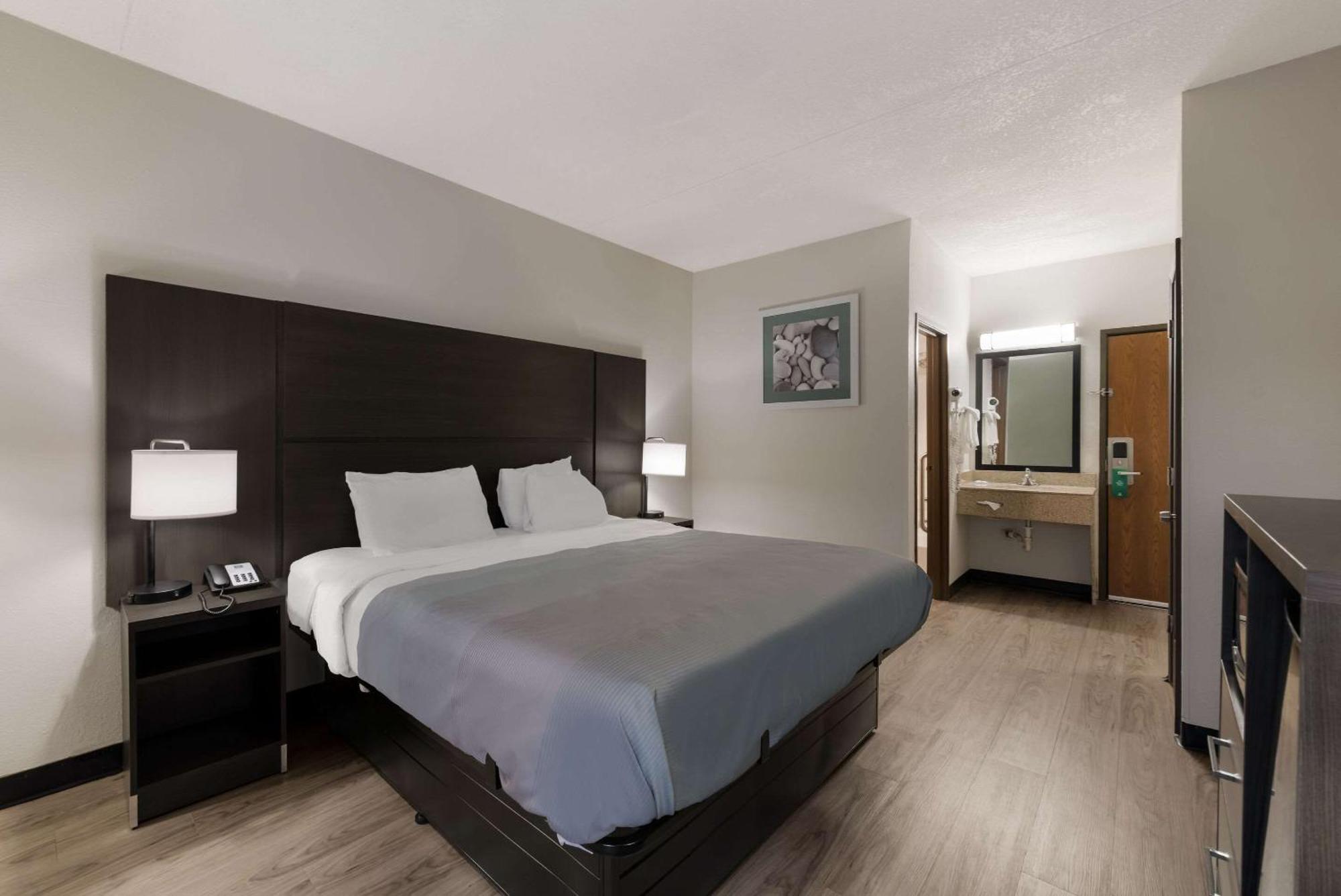 Quality Inn Merriam Kansas City Экстерьер фото