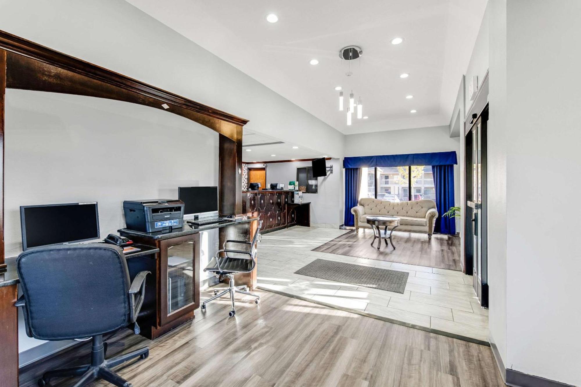 Quality Inn Merriam Kansas City Экстерьер фото