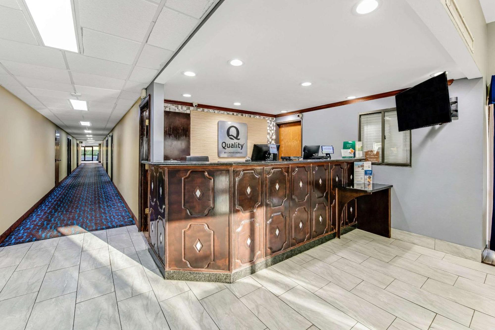 Quality Inn Merriam Kansas City Экстерьер фото