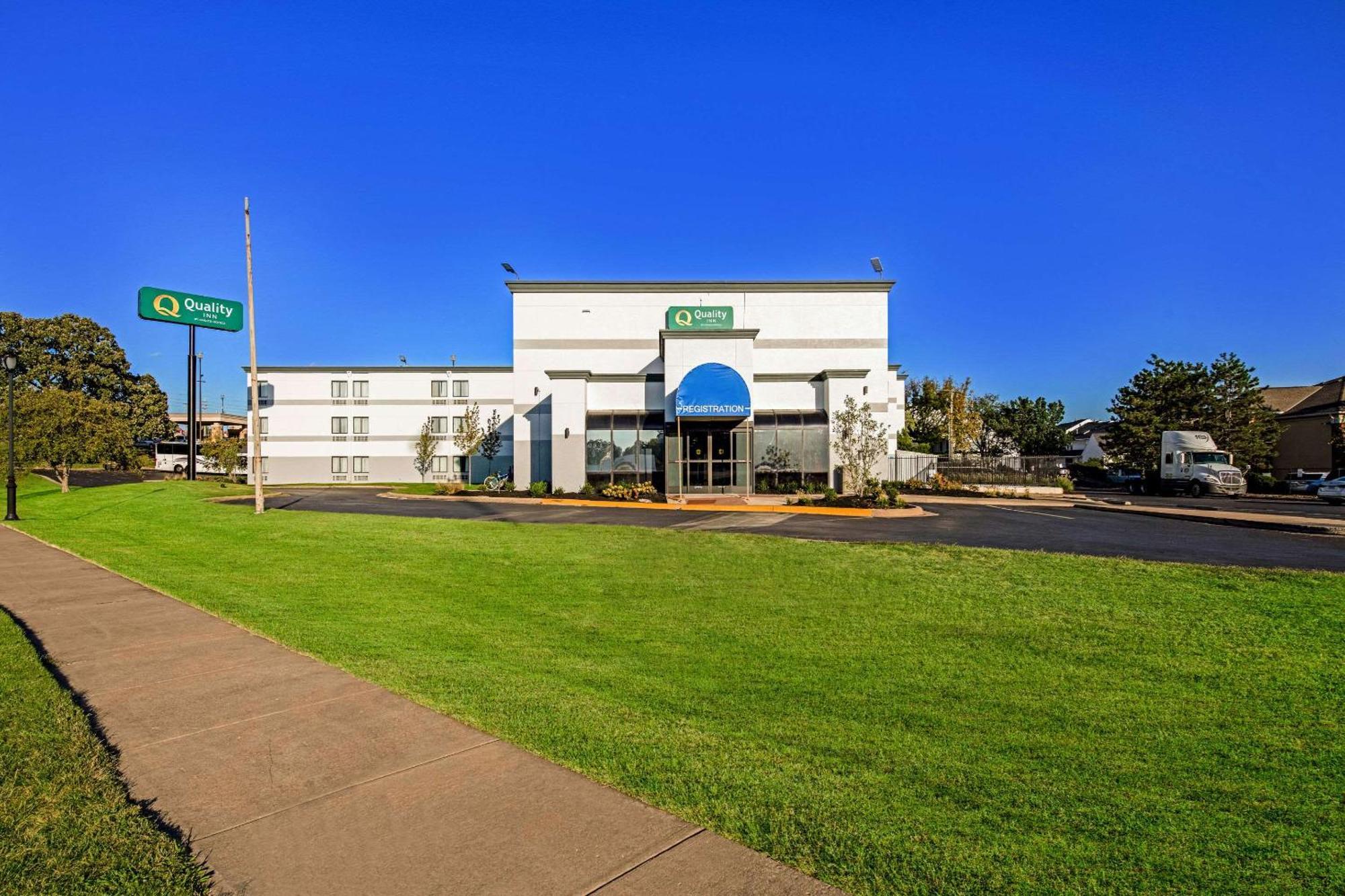 Quality Inn Merriam Kansas City Экстерьер фото